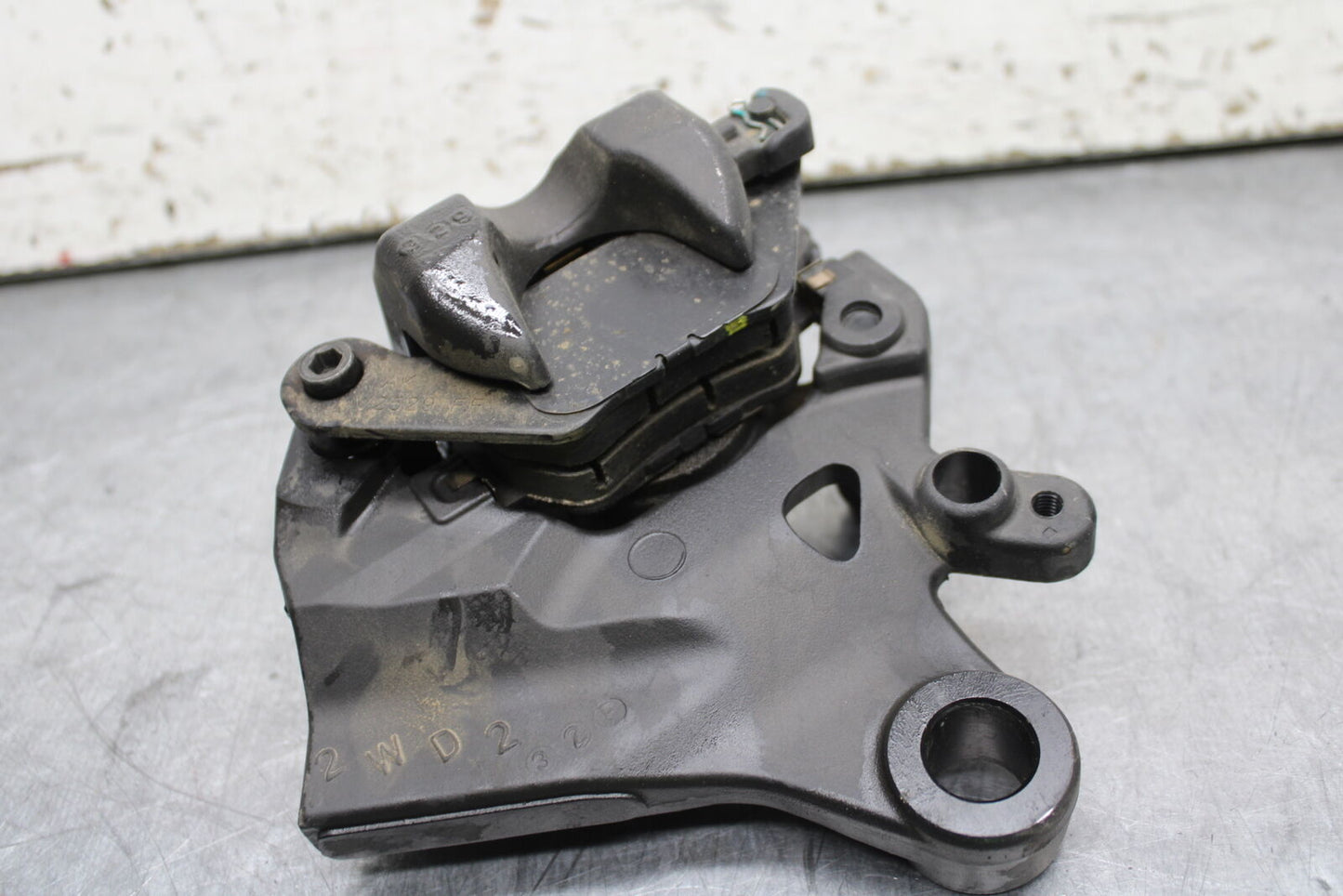 19-24 YAMAHA R3 REAR BACK BRAKE CALIPER W MOUNT BRACKET BB736