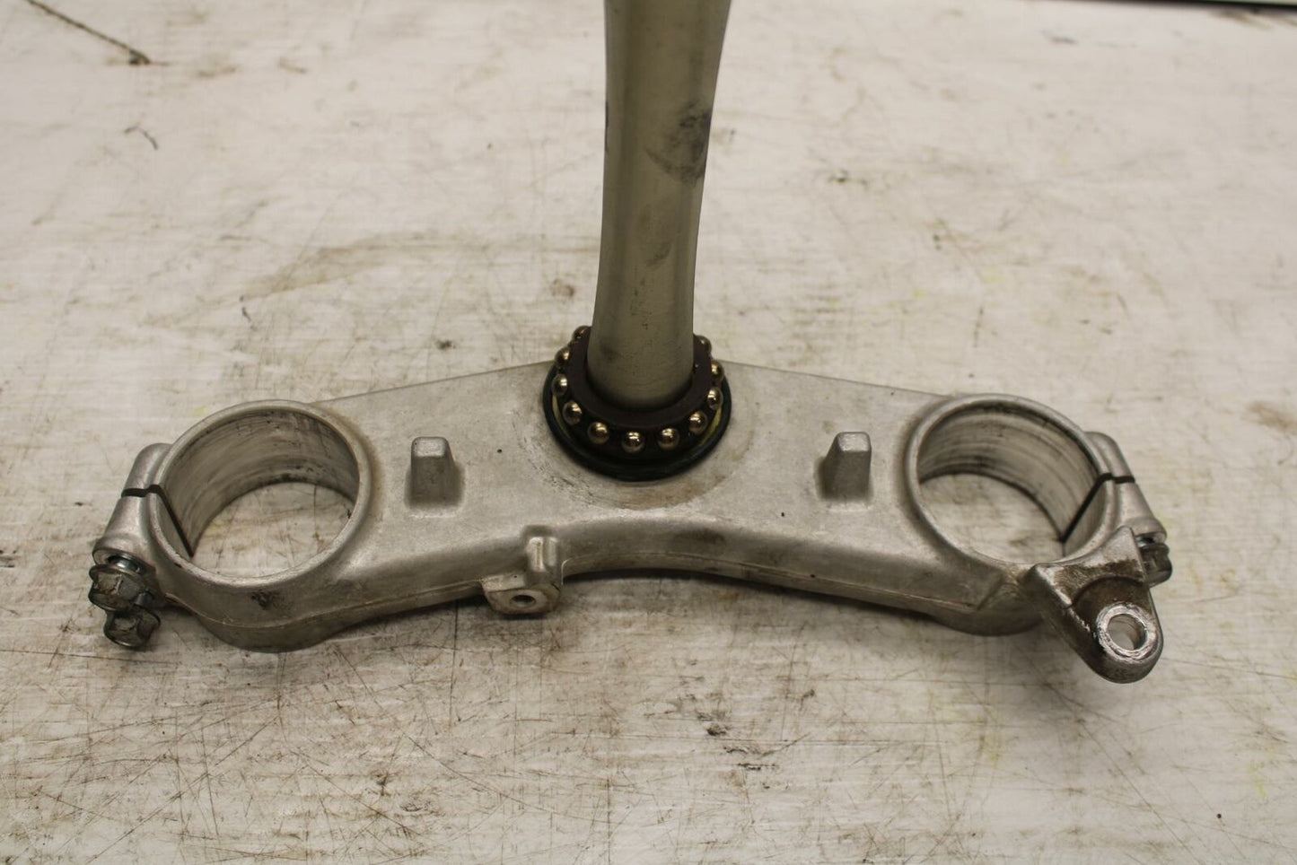 00-07 SUZUKI HAYABUSA FRONT FORKS CLAMP LOWER TRIPLE TREE STEM 51410-24F30 BB281