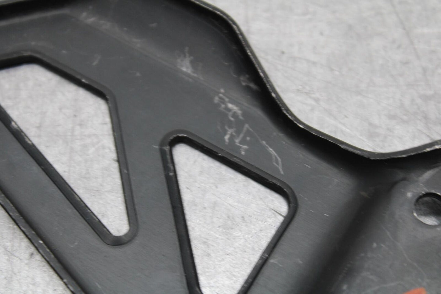 01-03 SUZUKI GSXR600 RIGHT SIDE HEEL GUARD BB639