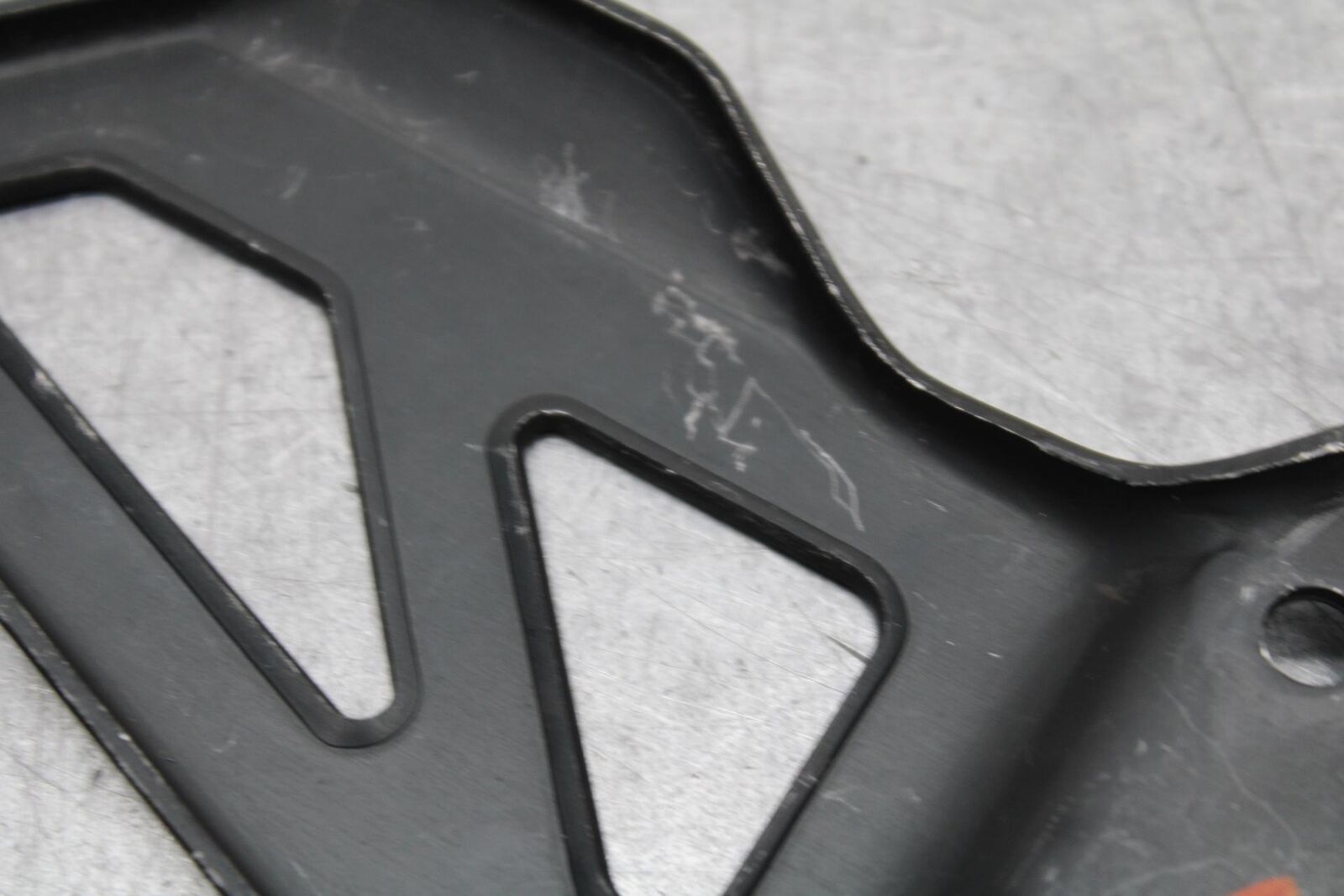 01-03 SUZUKI GSXR600 RIGHT SIDE HEEL GUARD BB639