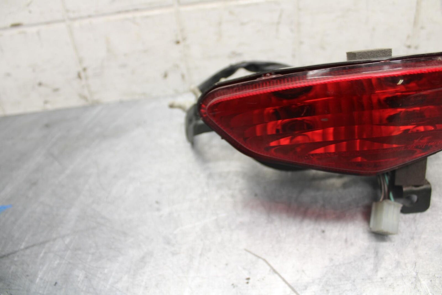 2003 Suzuki Vstrom 1000 DL1000 REAR TAIL TAILLIGHT BACK BRAKE LIGHT BB07