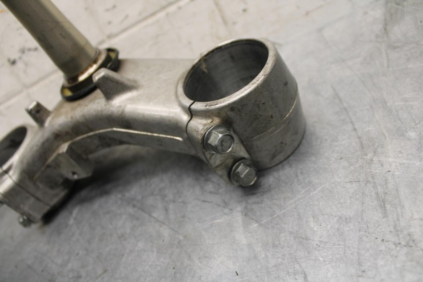 1998 Suzuki TL1000S FRONT FORKS CLAMP LOWER TRIPLE TREE STEM BB508