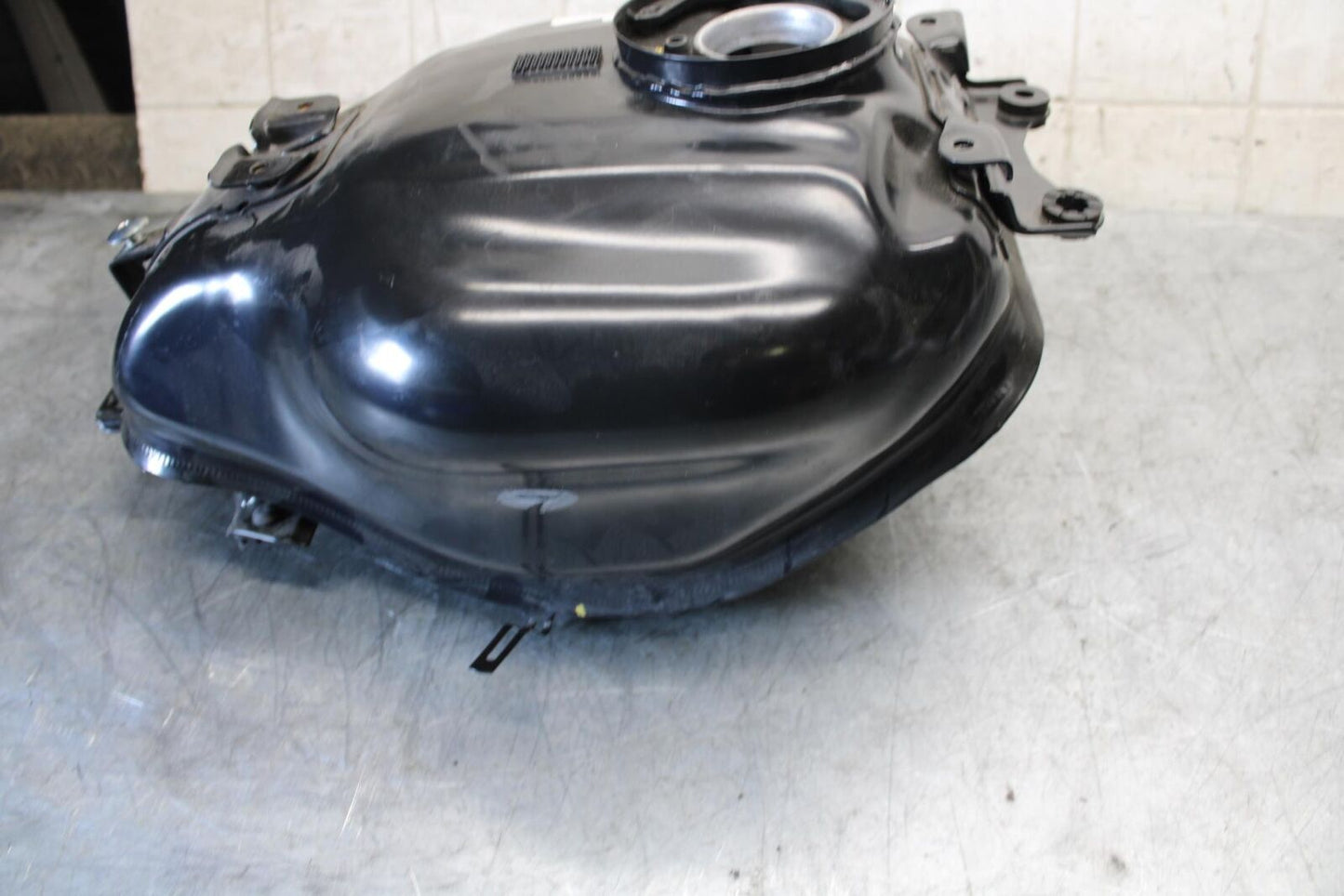 22-23 HUSQVARNA SVARTPILEN 401 GAS TANK FUEL CELL PETROL RESERVOIR BB541