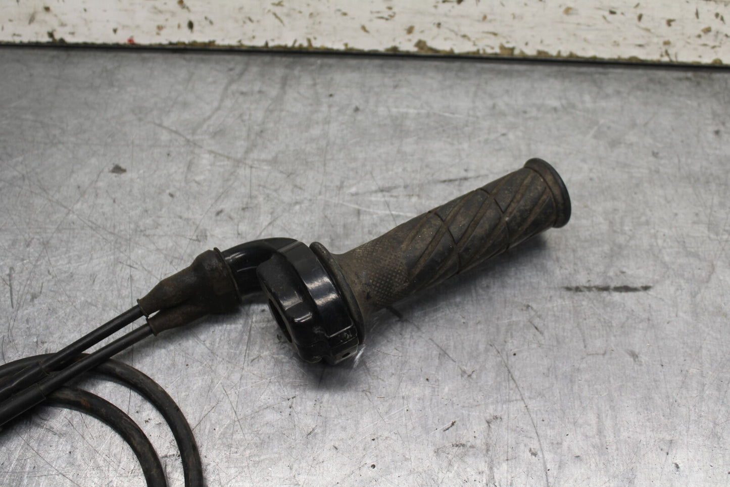 96-07 YAMAHA YZF600R THROTTLE CABLE LINE HOUSING GUIDE BB746