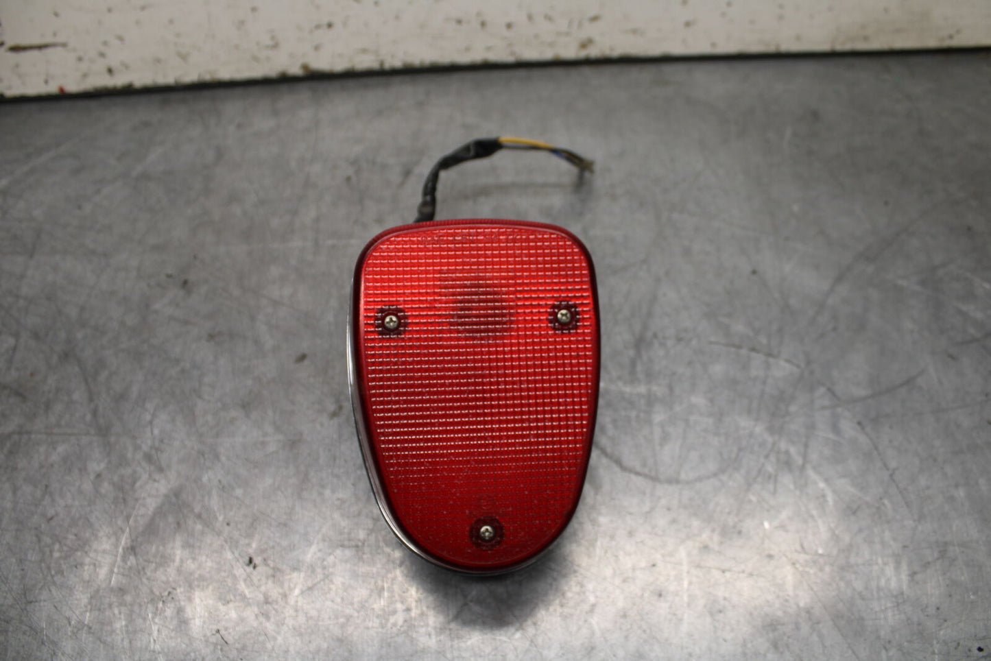 99-00 YAMAHA V STAR 1100 TAILLIGHT REAR TAIL BRAKE LIGHT BB711