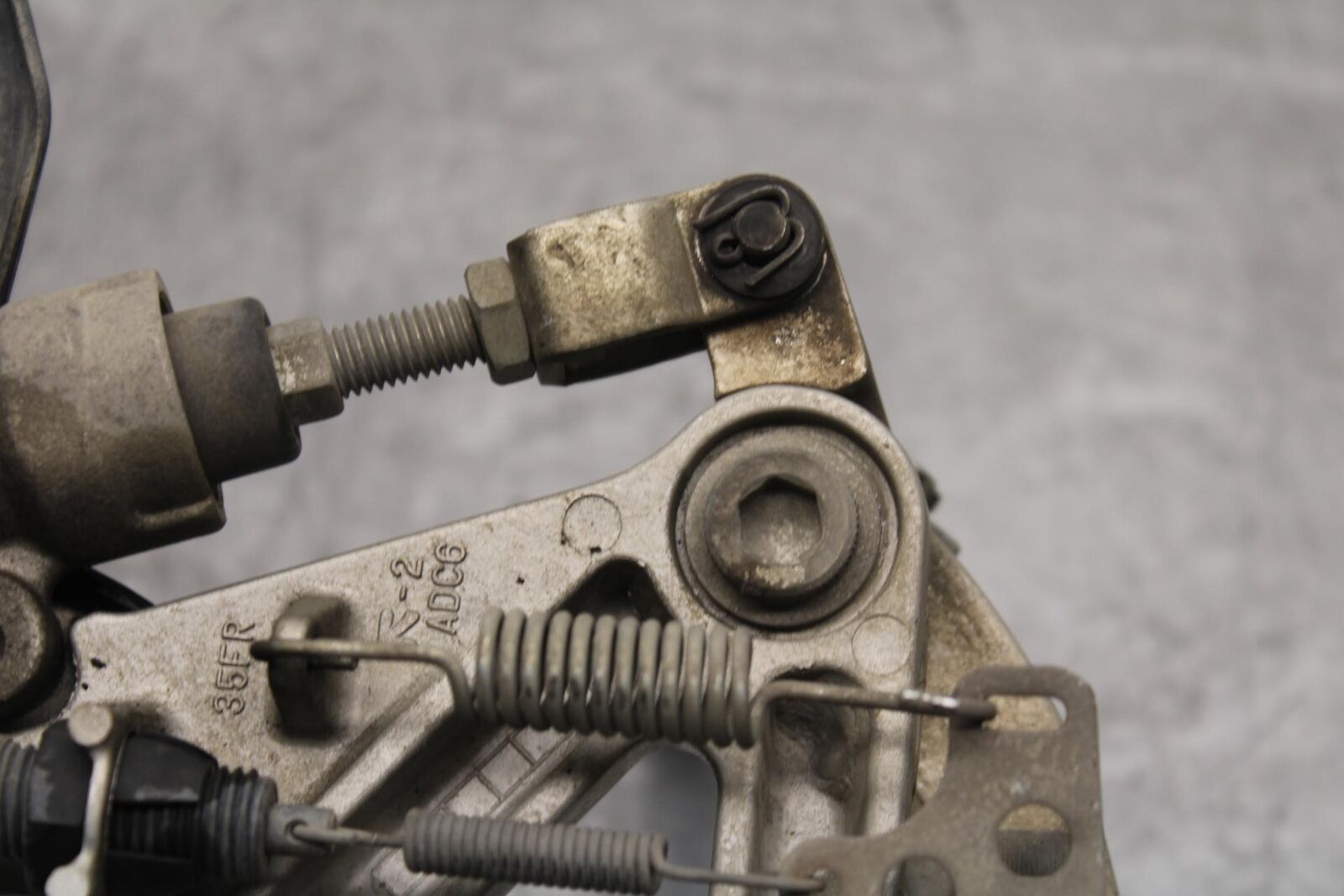 01-03 SUZUKI GSXR600 RIGHT REARSET REAR SET DRIVER FOOT PEG REST STOP BB633