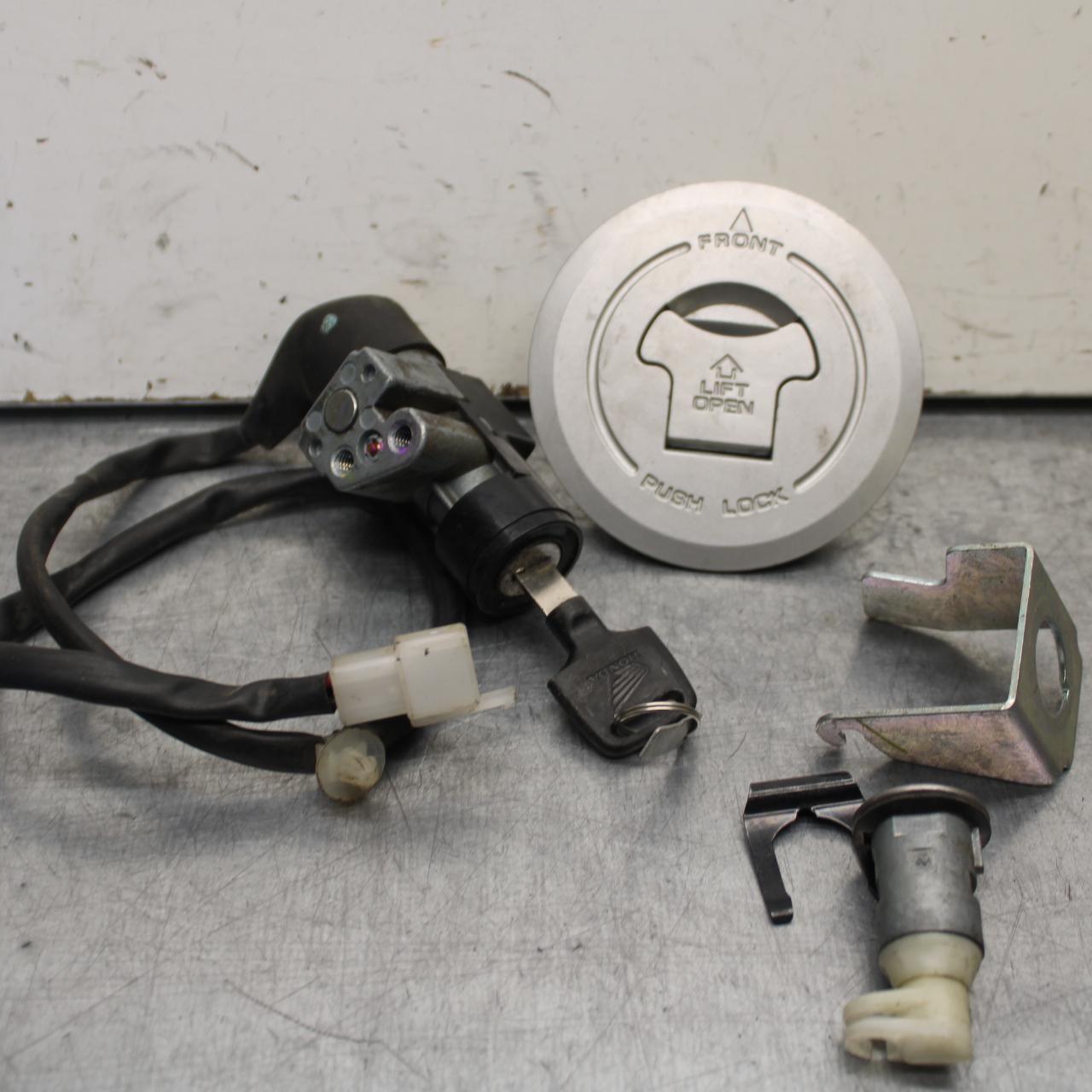 11-19 HONDA CBR125R IGNITION LOCK KEY SET W/ GAS CAP AND SEAT LOCK BB105
