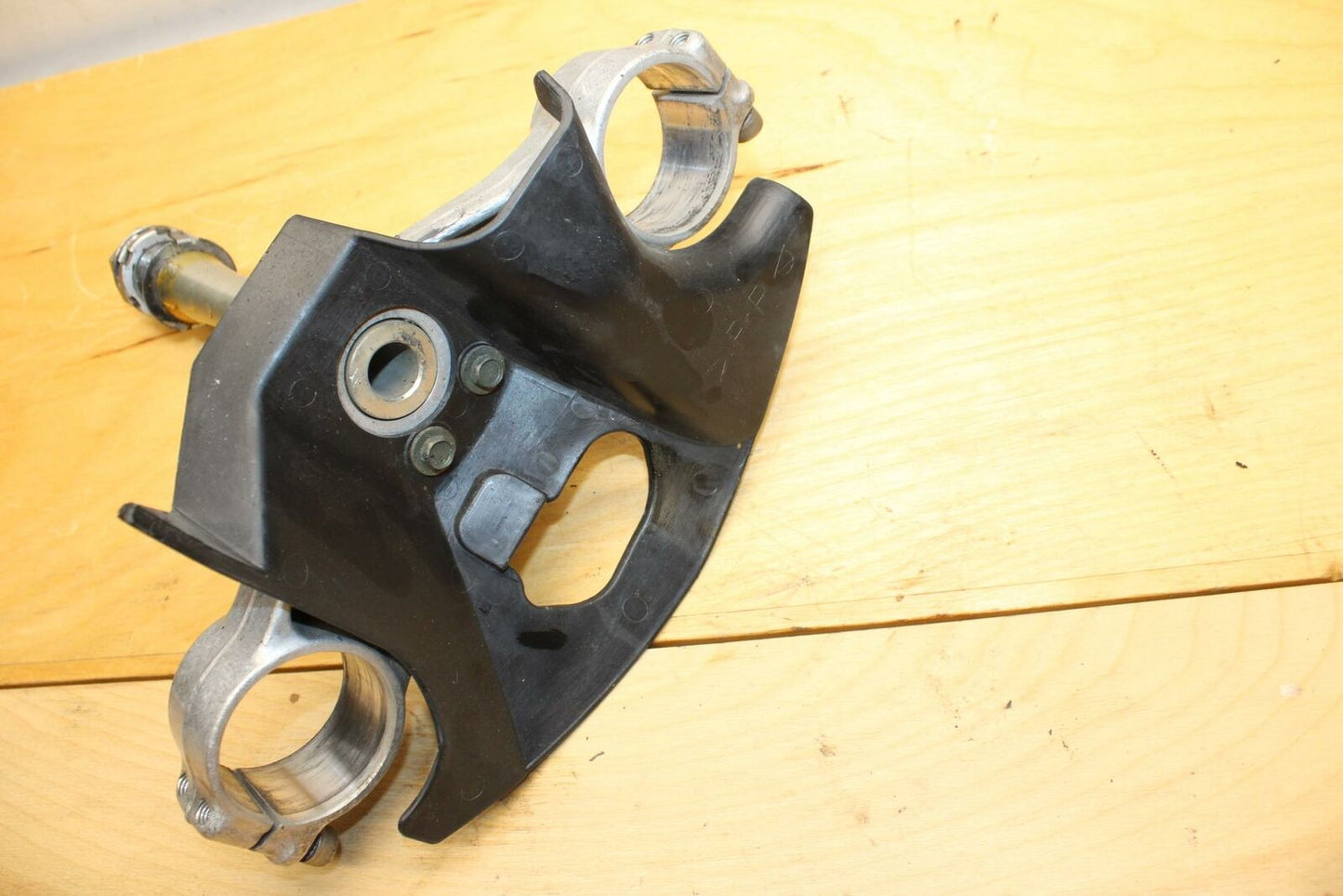 02-03 YAMAHA YZF R1 5PW FRONT FORKS CLAMP LOWER TRIPLE TREE STEM BB313