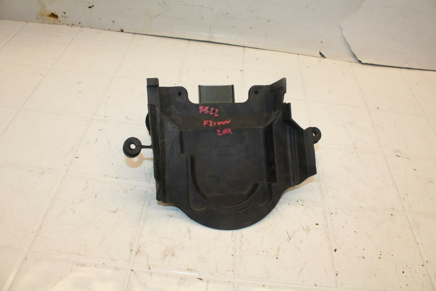 01-05 YAMAHA FZS1000 GAS TANK FUEL CELL PETROL RESERVOIR BRACKET MOUNT BB10