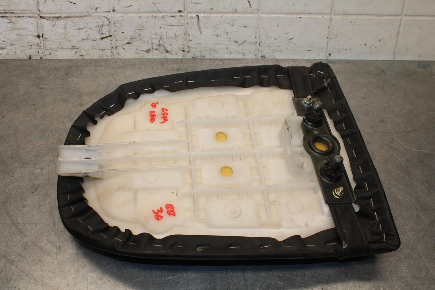 2001 Suzuki GSXR1000 REAR BACK PASSENGER TANDEM SEAT PAD SADDLE PILLION BB70