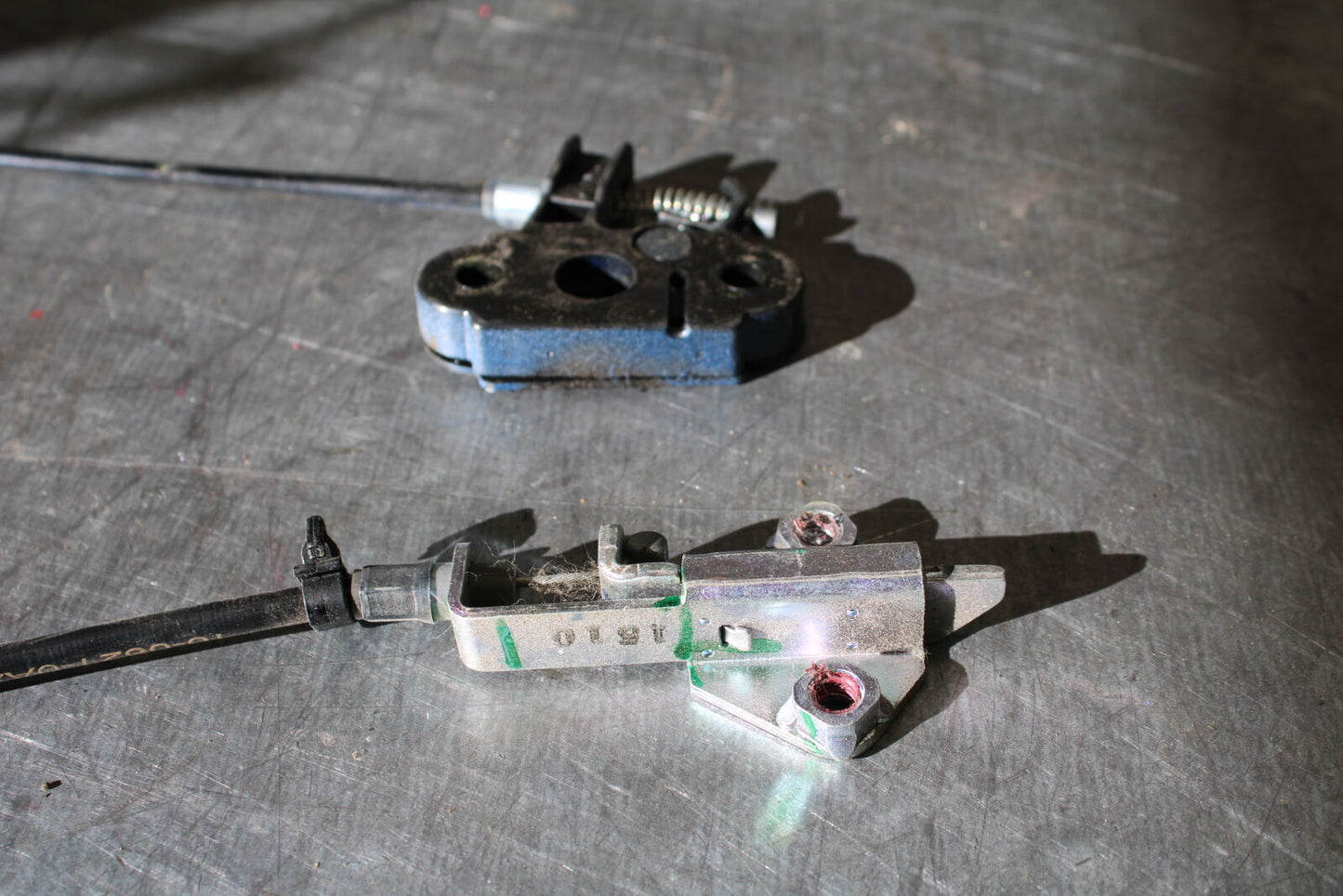 19-22 KAWASAKI Z400 REAR & FRONT SEAT LATCH LOCK ASSEMBLY BB708