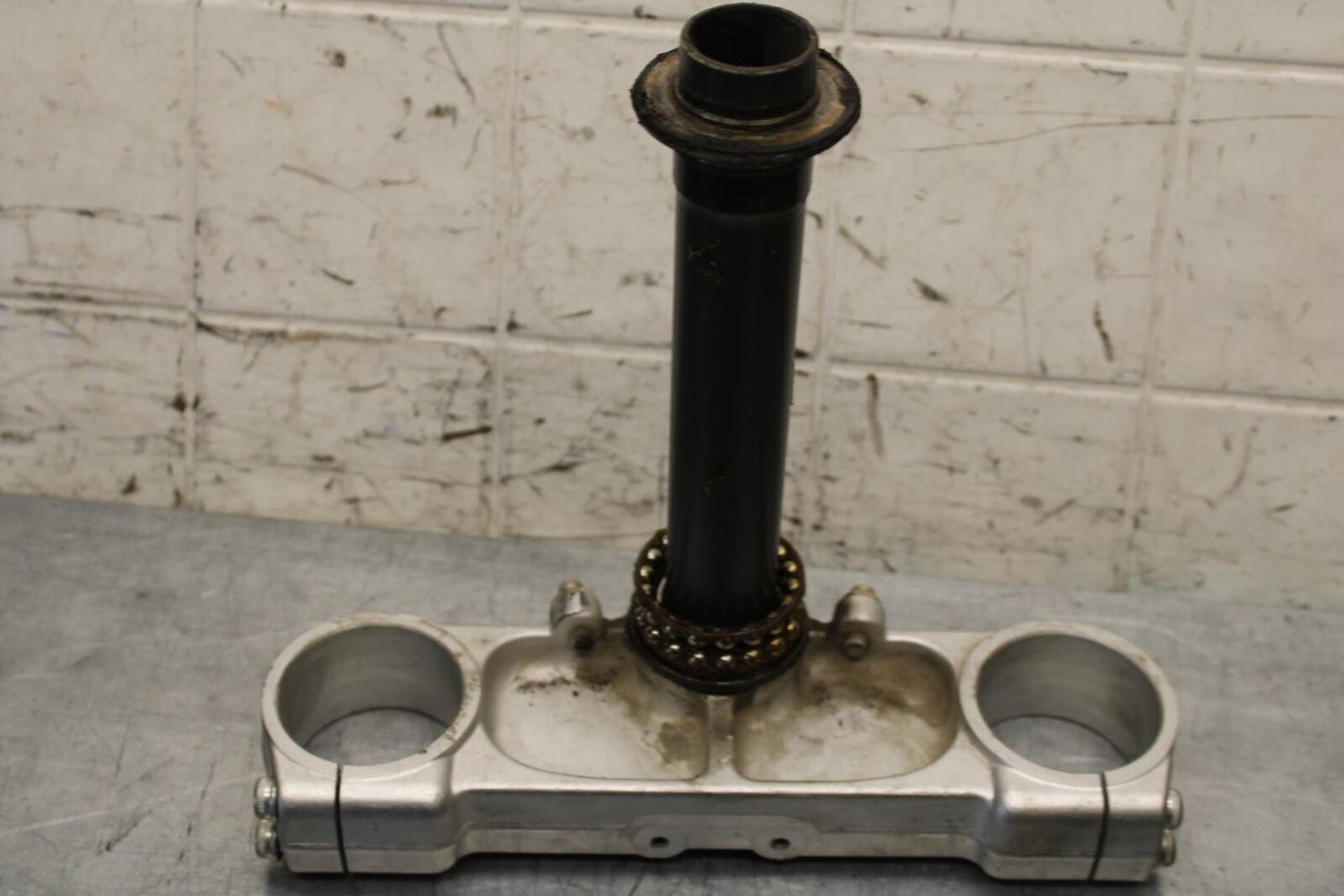 2005 Ducati Monster S2R FRONT FORKS CLAMP LOWER TRIPLE TREE STEM BB557