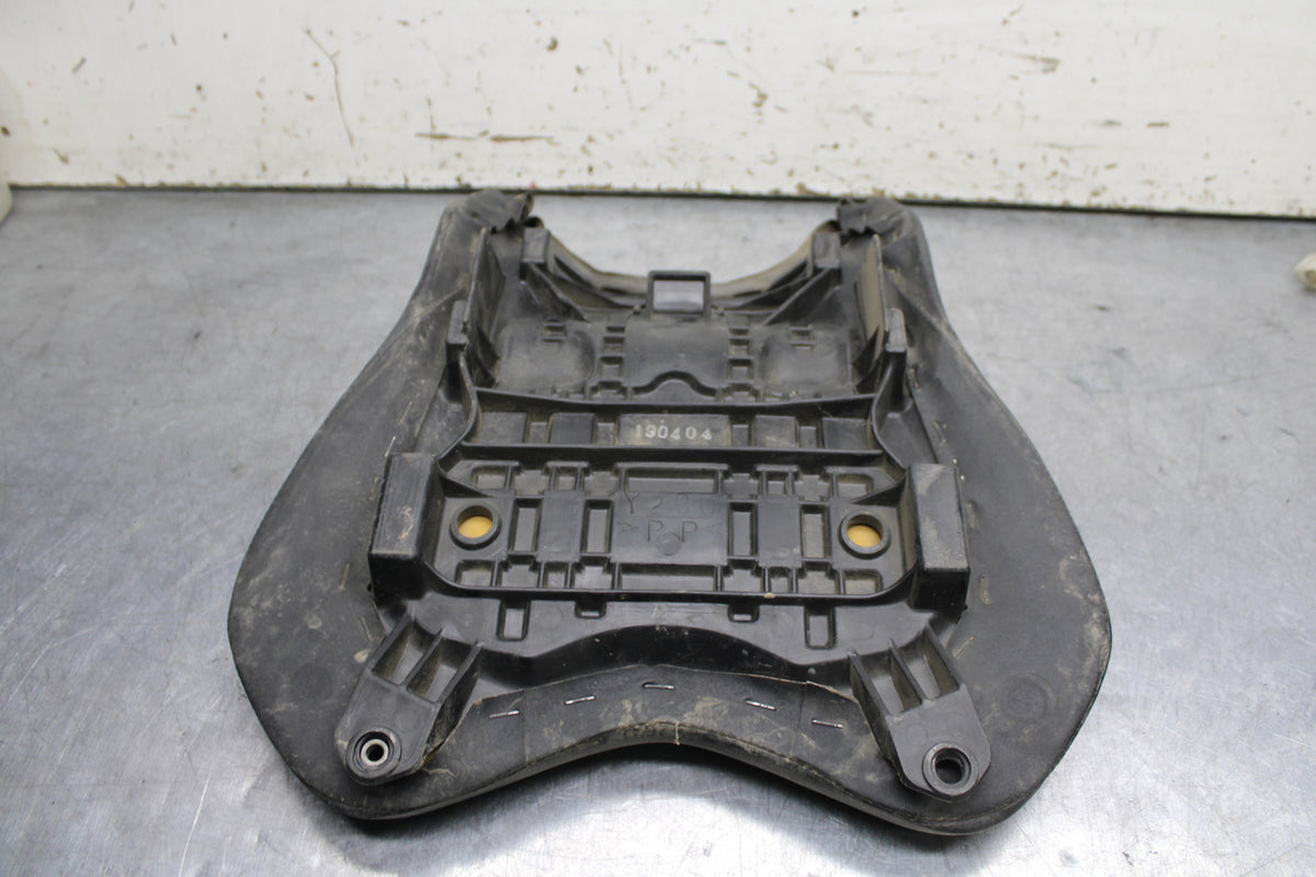 06-07 YAMAHA YZF R6 FRONT DRIVERS SEAT PAD SADDLE PILLION BB742