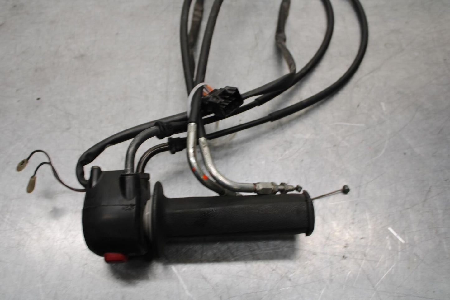 1997 Suzuki Bandit 1200 GSF1200S RIGHT THROTTLE GRIP BB559