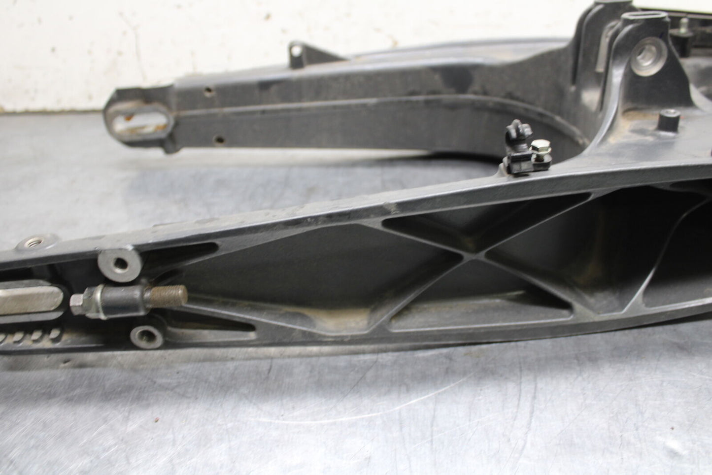 17-24 KTM 390 DUKE REAR SWINGARM BACK SUSPENSION SWING ARM BB734