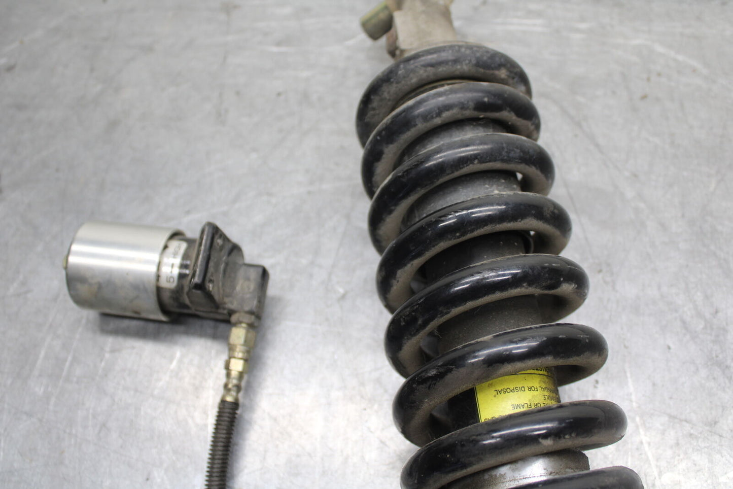 01-06 TRIUMPH TIGER 955I REAR BACK SHOCK ABSORBER SUSPENSION BB693