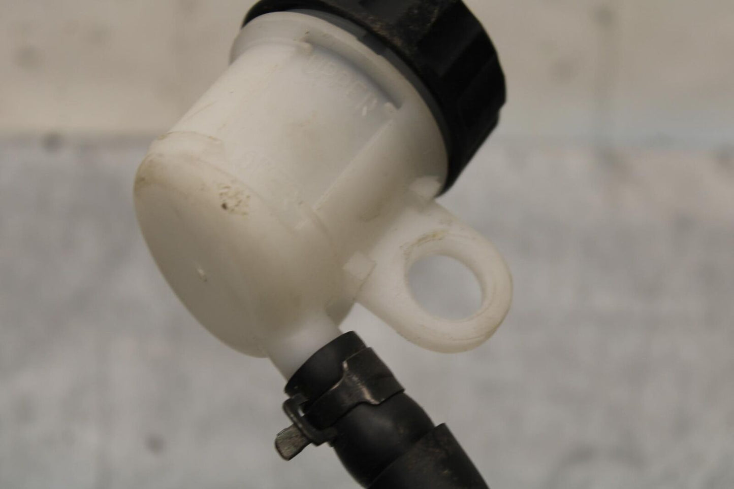2001 Suzuki GSXR600 REAR BRAKE MASTER CYLINDER W RESERVOIR 69600-33C00 BB584