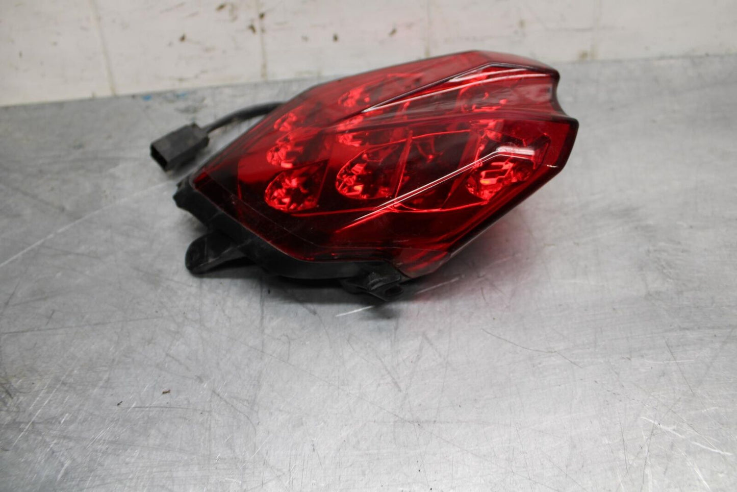 17-21 TRIUMPH STREET TRIPPLE R ABS REAR TAIL TAILLIGHT BACK BRAKE LIGHT bb452