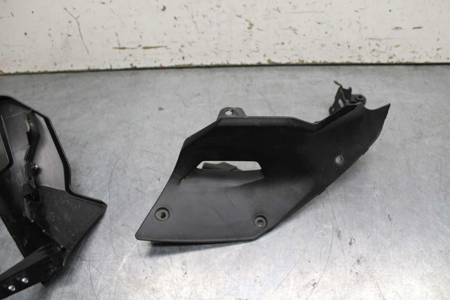 19-22 KAWASAKI Z400 RIGHT LEFT INNER FAIRINGS COWLS PANELS TRIMS BB738