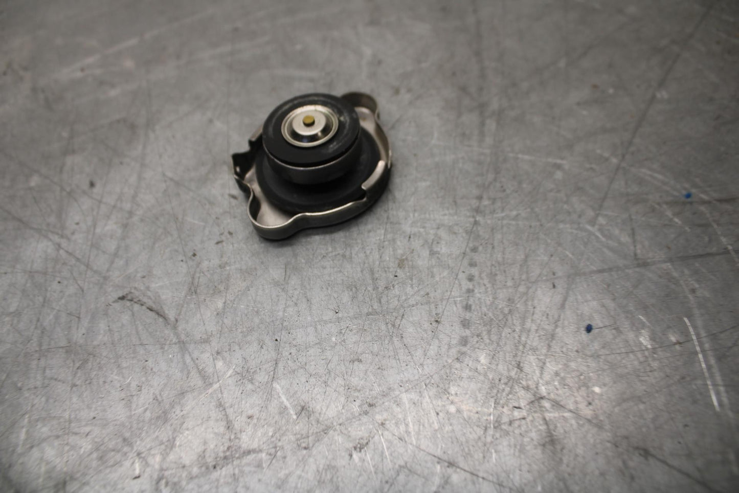 18 KAWASAKI Z 400 RADIATOR CAP BB469