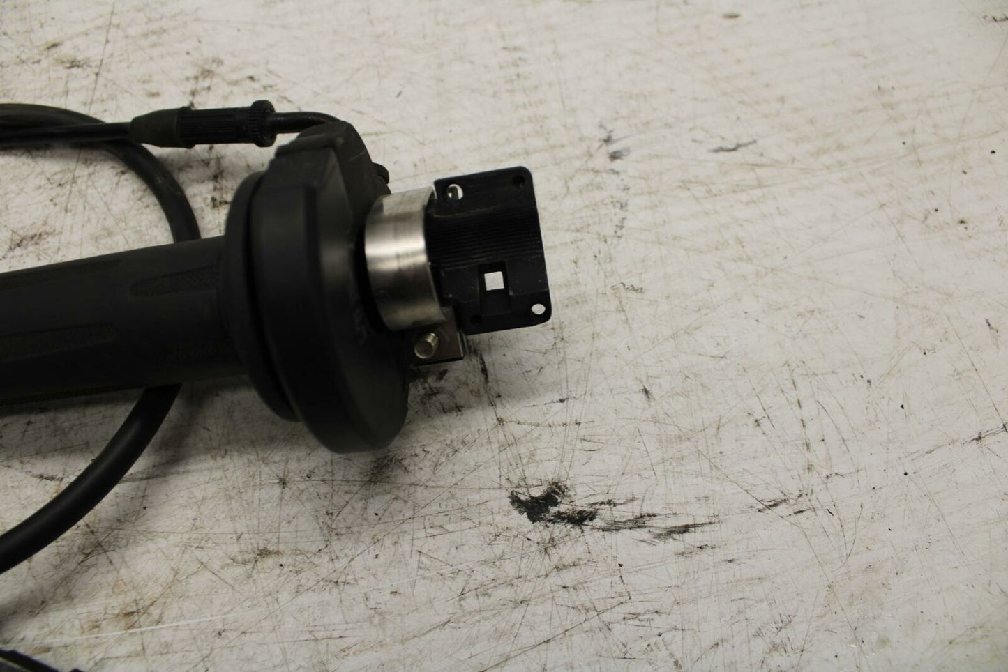 06-12 BMW F800ST THROTTLE CABLE LINE HOUSING GUIDE BB291