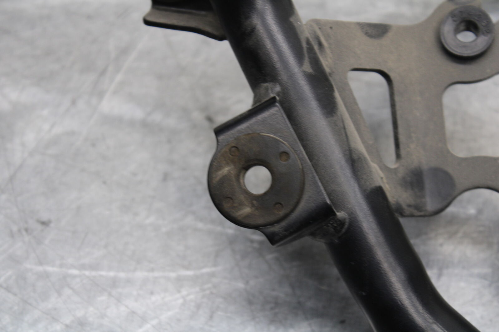 03-07 SUZUKI SV1000S UPPER FAIRING MIRROR GAUGES STAY BRACKET 94510-16G00 BB657