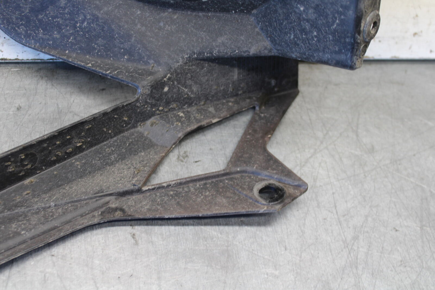 19-22 KAWASAKI Z400 REAR BACK WHEEL TIRE HUGGER FENDER BB708