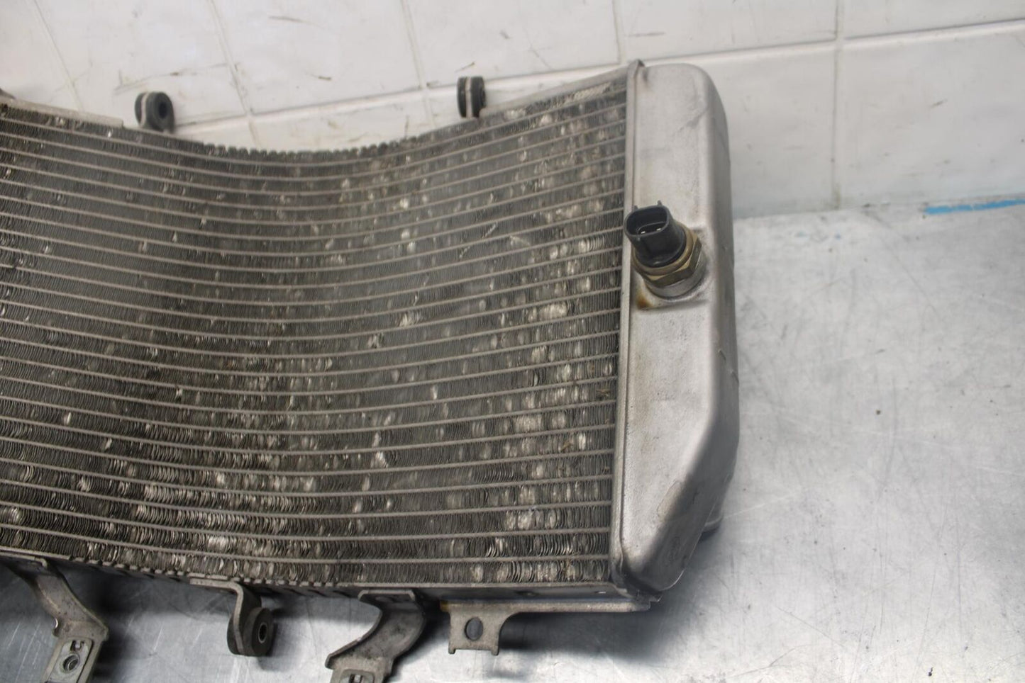 03-04 SUZUKI GSXR1000 ENGINE RADIATOR MOTOR COOLER COOLING 17710-40F20 BB459