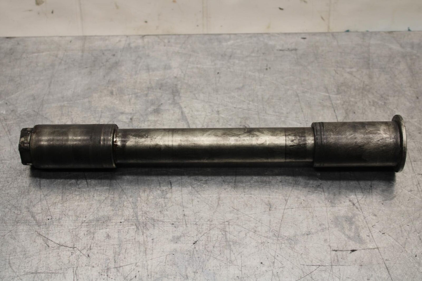 1999 Suzuki GSXR600 FRONT WHEEL RIM AXLE PIVOT BOLT BB580