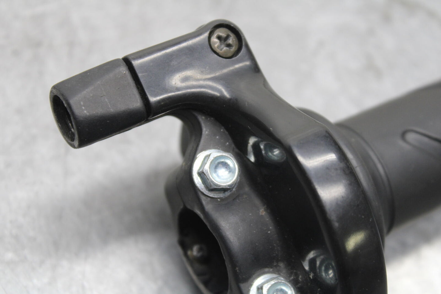 06-07 DUCATI MONSTER 695 THROTTLE CABLE LINE HOUSING GUIDE BB674