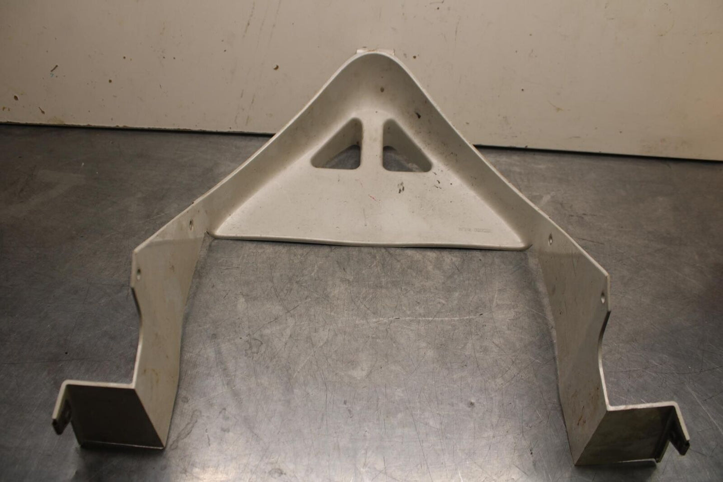 1992 Yamaha FZR1000 FRONT LOWER INNER EXHAUST V FAIRING COWL GUARD BB339