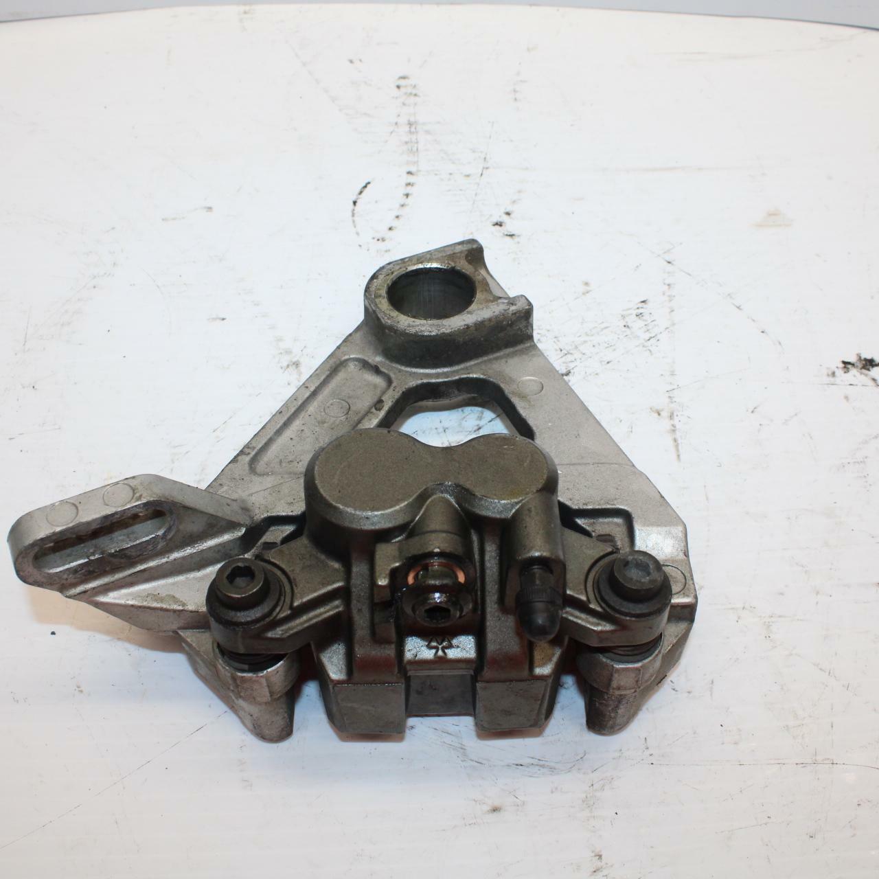 99 YAMAHA YZF R6 REAR BACK BRAKE CALIPER W MOUNT BRACKET BB246