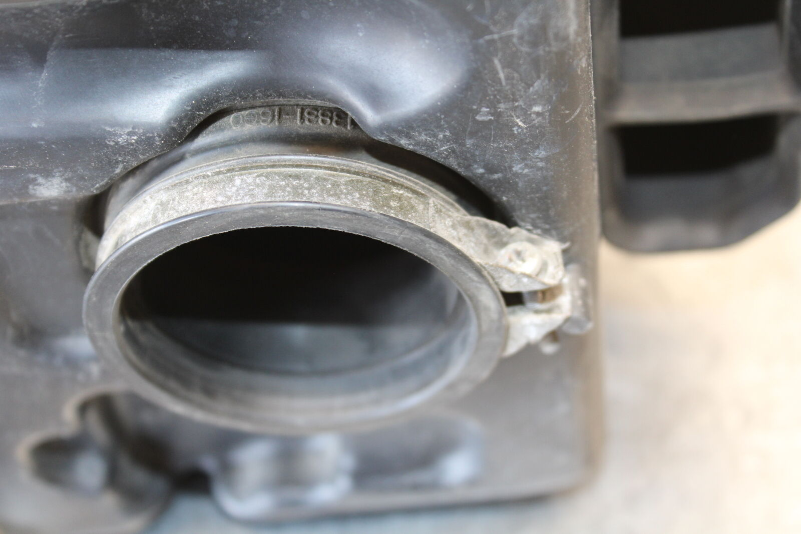 03-07 SUZUKI SV1000S AIRBOX AIR INTAKE FILTER BOX BB657