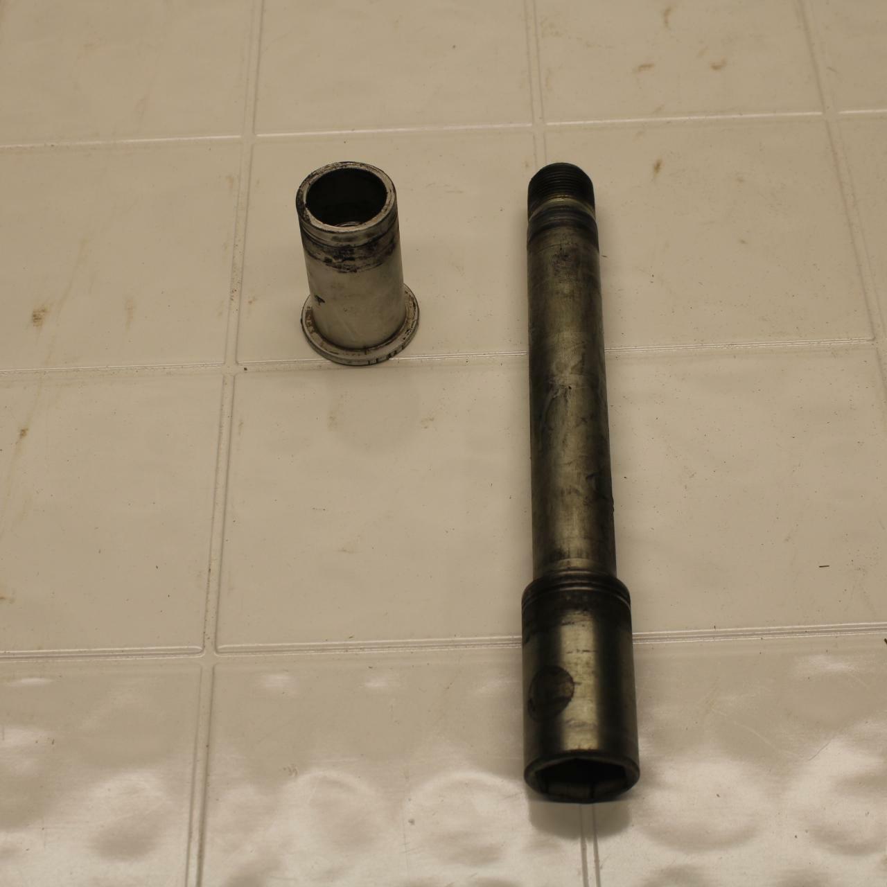 01-02 SUZUKI GSXR750 FRONT WHEEL RIM AXLE PIVOT BOLT BB402