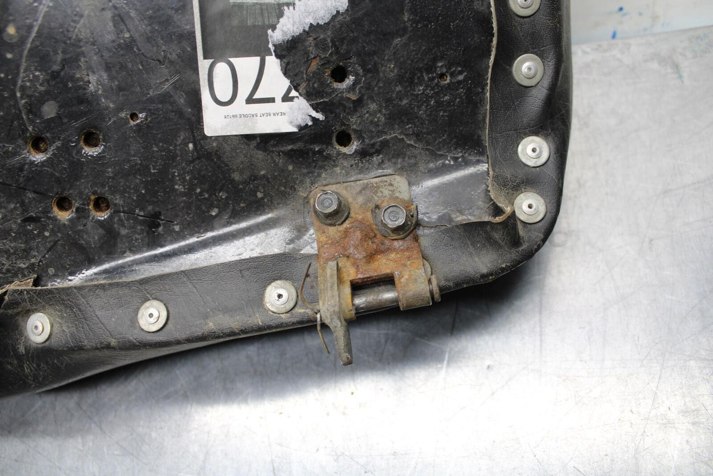 75 SUZUKI GT 550 FRONT REAR SEAT SADDLE BB72