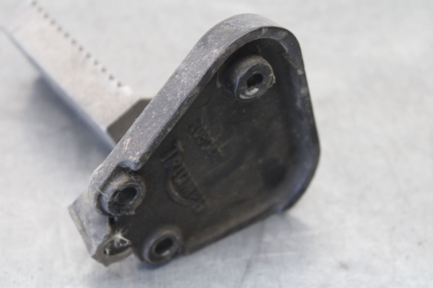 01-06 TRIUMPH TIGER 955I LEFT FRONT FOOT REST PEG STEP BB693