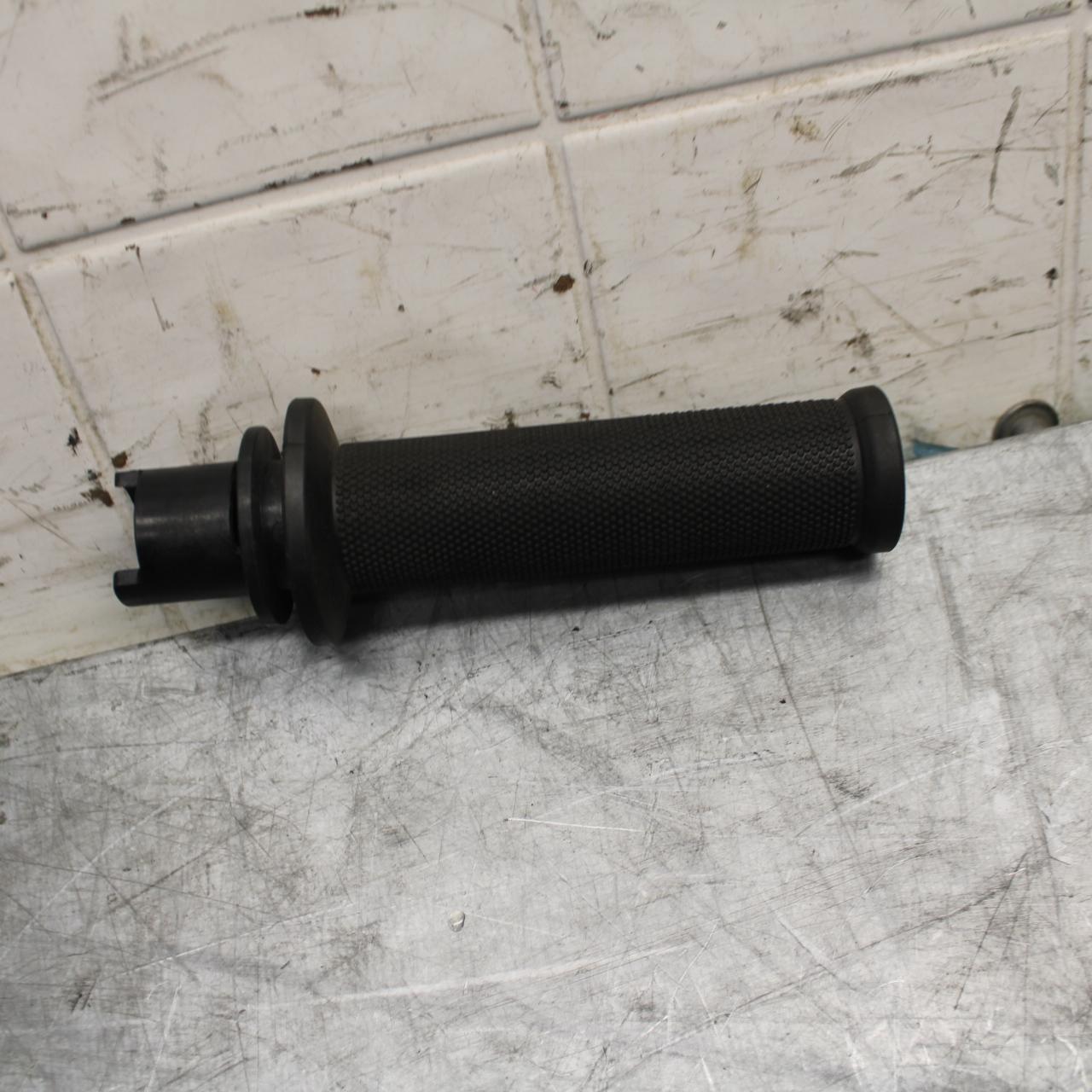 21 HUSQVARNA VITPILEN 401 RIGHT THROTTLE GRIP BB467