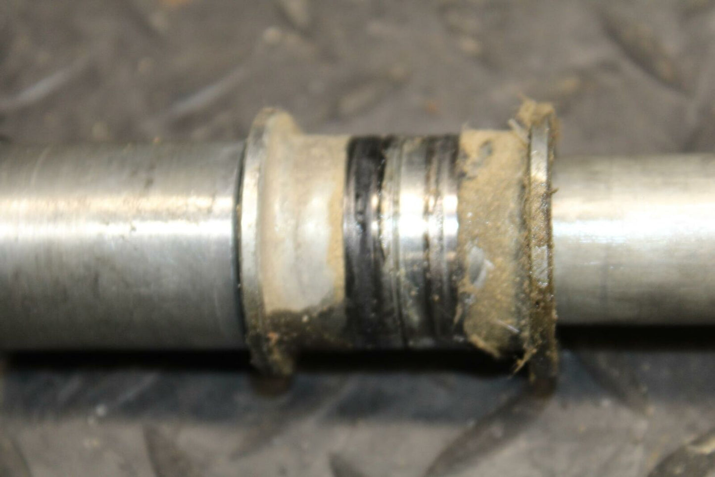 02 KAWASAKI NINJA ZX12R FRONT WHEEL RIM AXLE PIVOT BOLT bb194