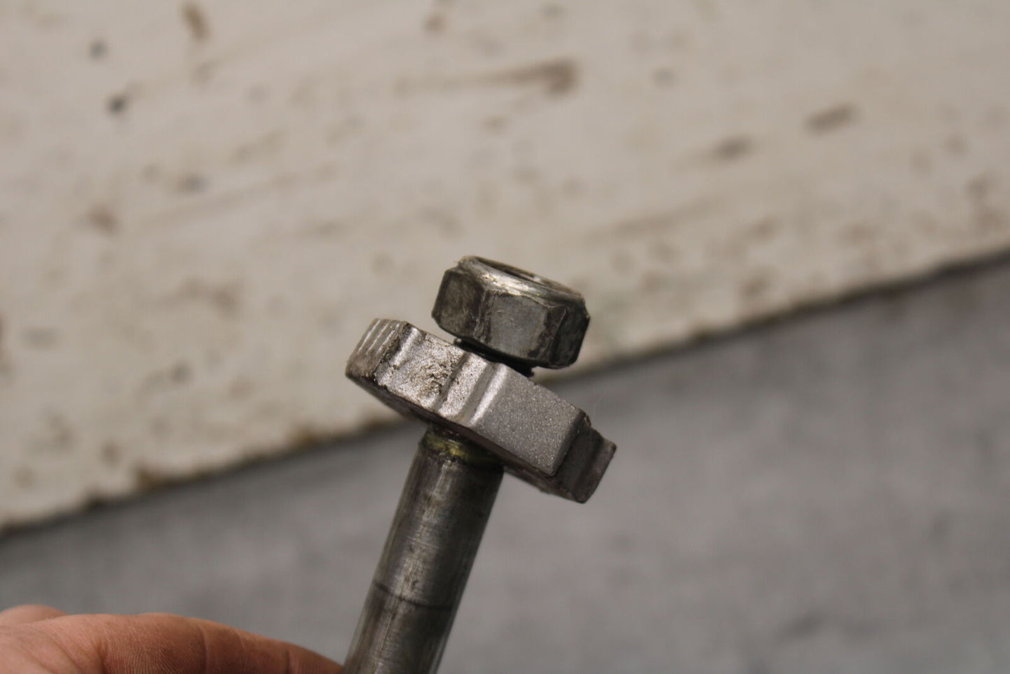 13-16 KTM 390 DUKE REAR AXLE BACK WHEEL RIM PIVOT BOLT AXEL BB748