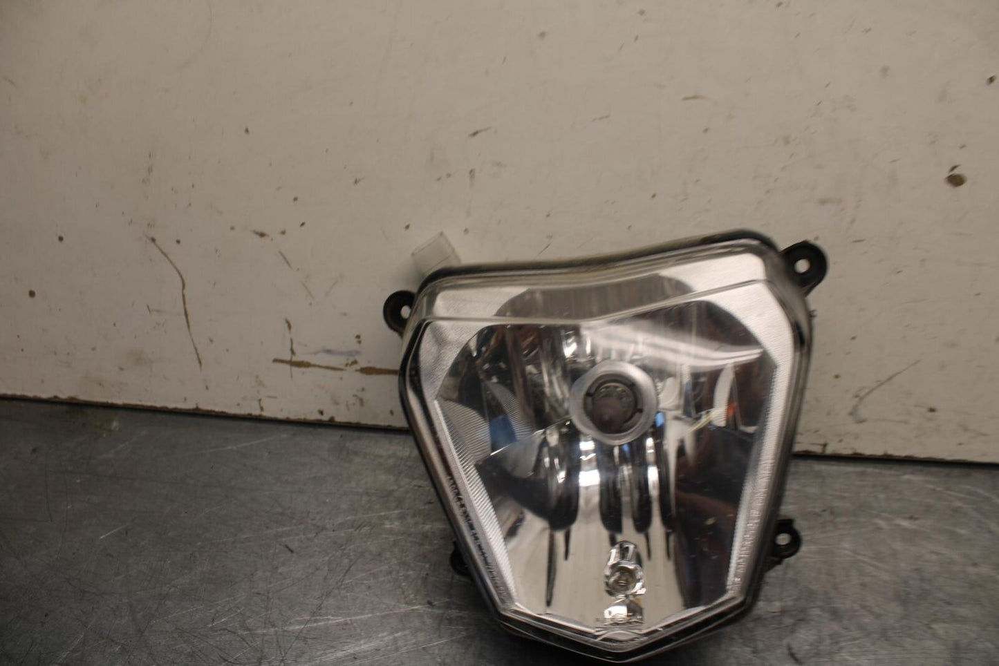 16-18 KTM 690 DUKE FRONT HEADLIGHT HEAD LIGHT LAMP BB631