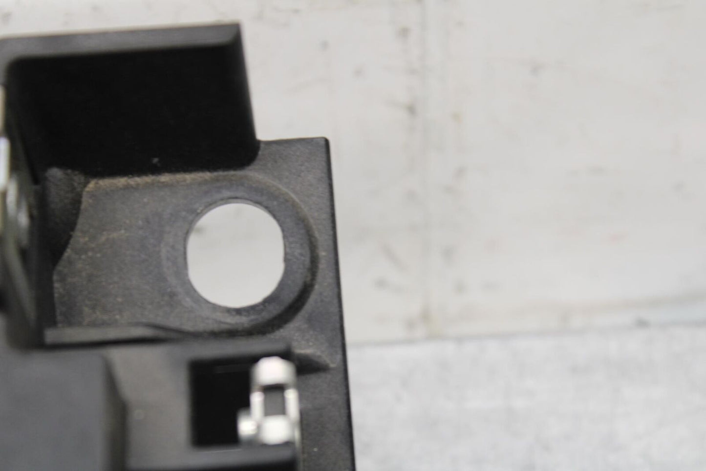 20 SUZUKI GSXR 1000 GAS TANK BRACKETS MOUNTS BB597