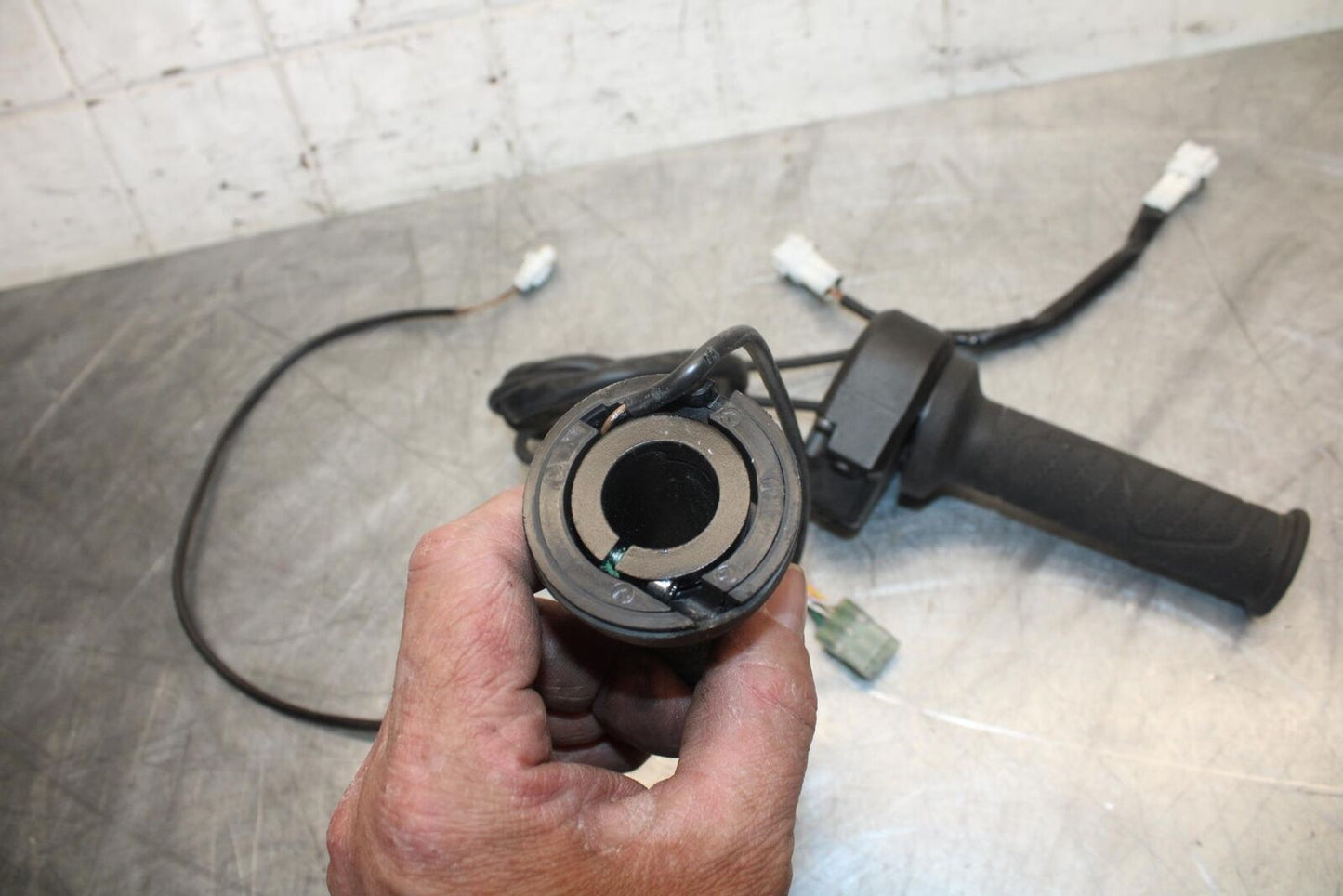 22 KTM 890 ADVENTURE LEFT RIGHT THROTTLE GRIP HOUSING BB514