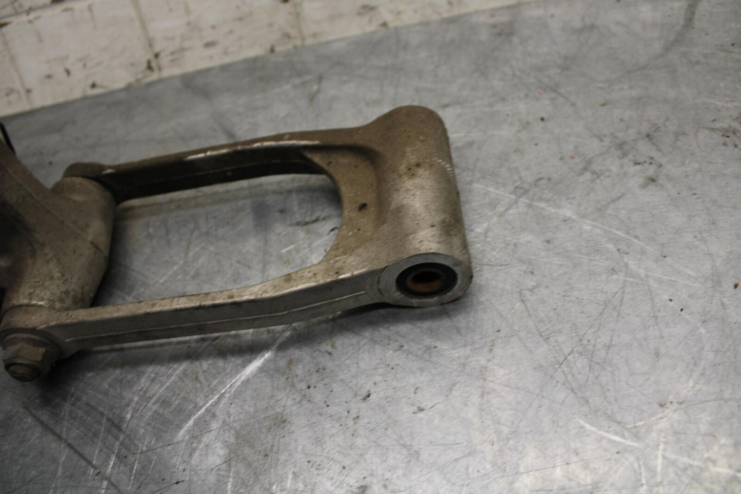 2008 Suzuki GSXR1000 REAR DOGBONE SHOCK LINKAGE LINK 62600-21810 BB519