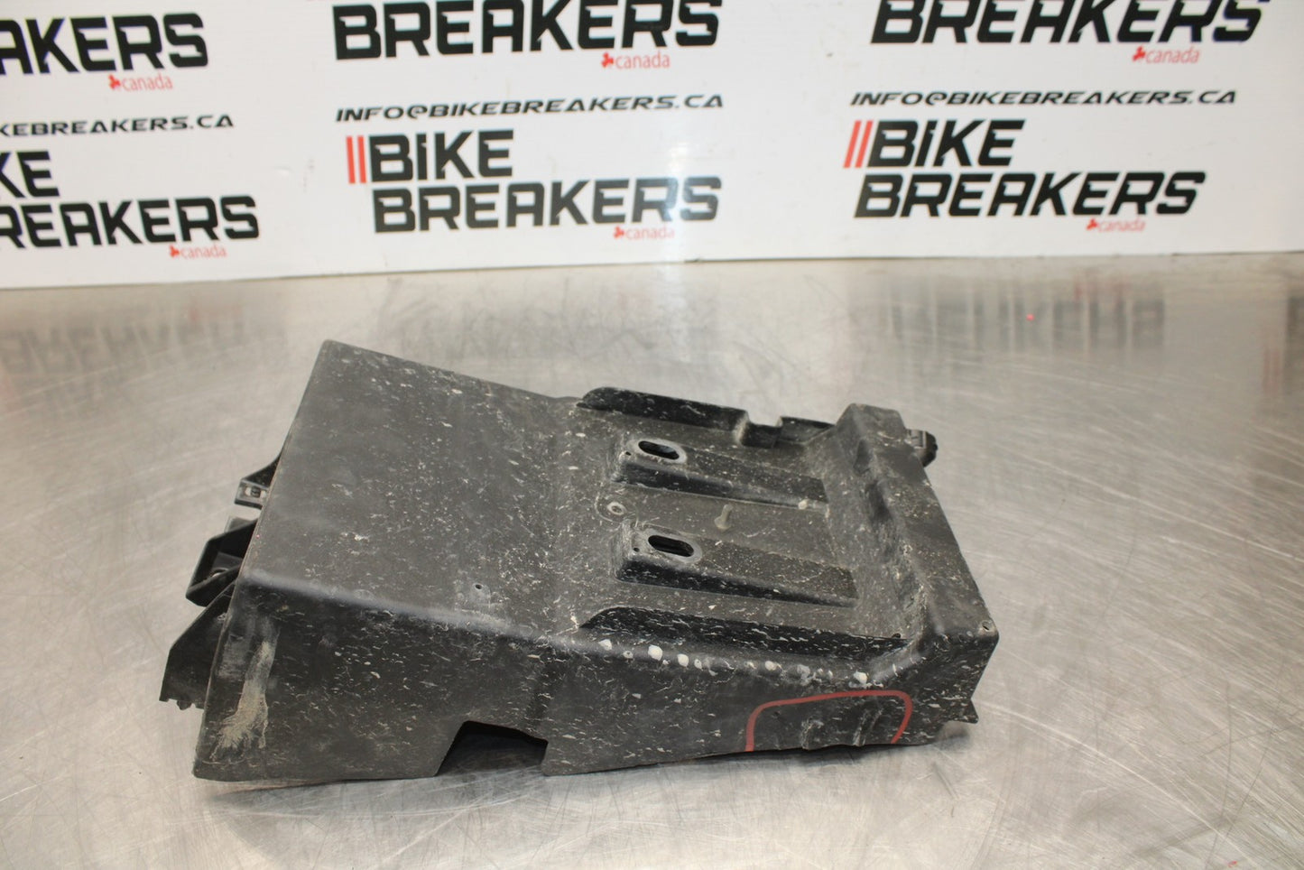 18-23 KAWASAKI NINJA 400 EX400 ABS REAR TAIL BATTERY TRAY PLASTIC BB177