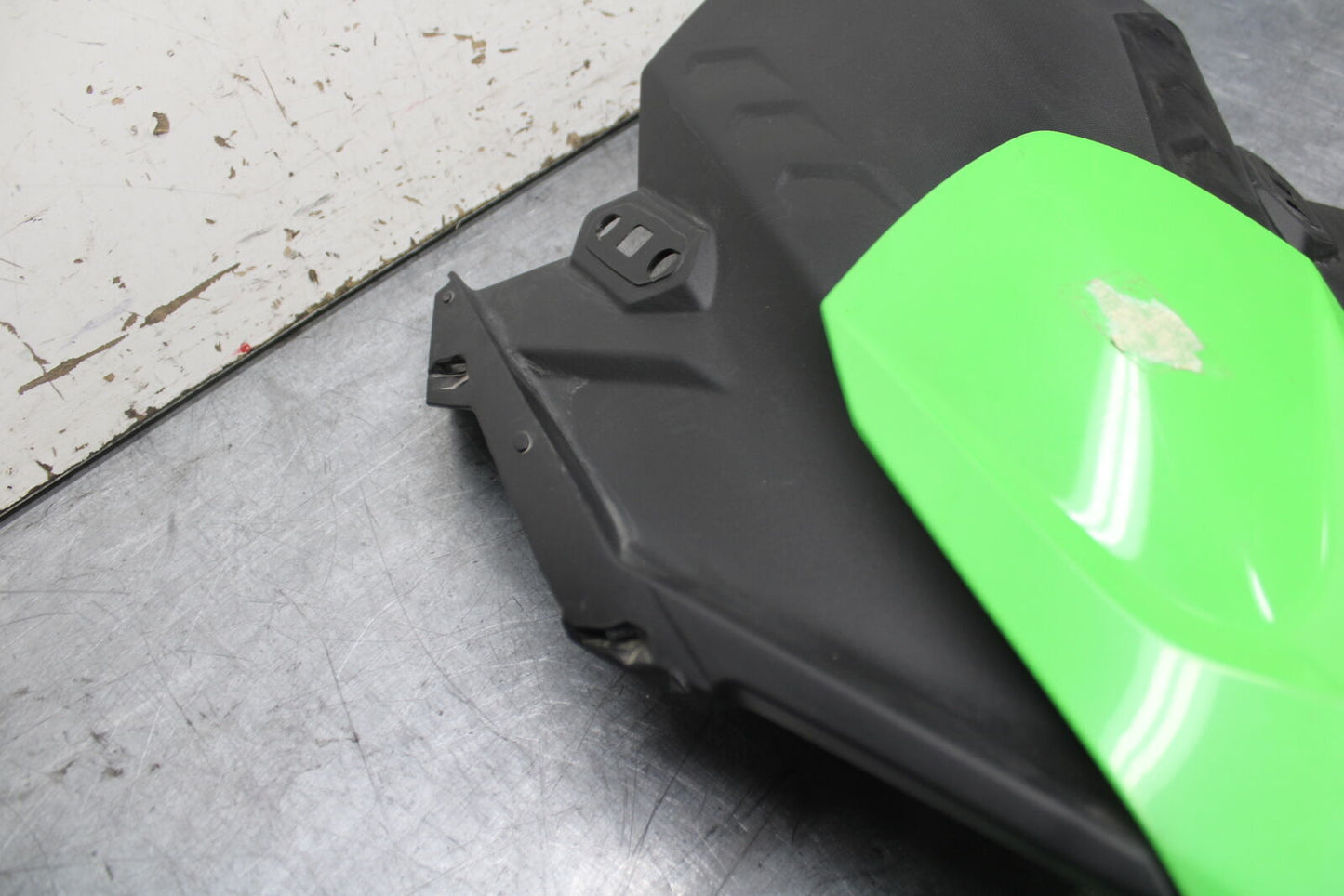 18-24 KAWASAKI NINJA 650 FRONT CENTER COWL FAIRING BB725
