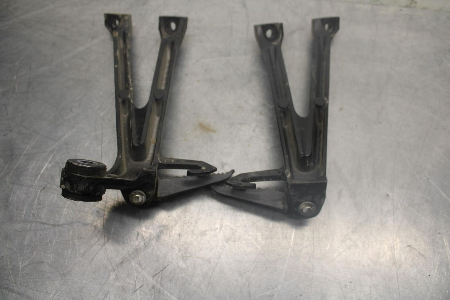 15-21 SUZUKI GSXR600 REAR BACK PASSENGER PEG SET PAIR BB460