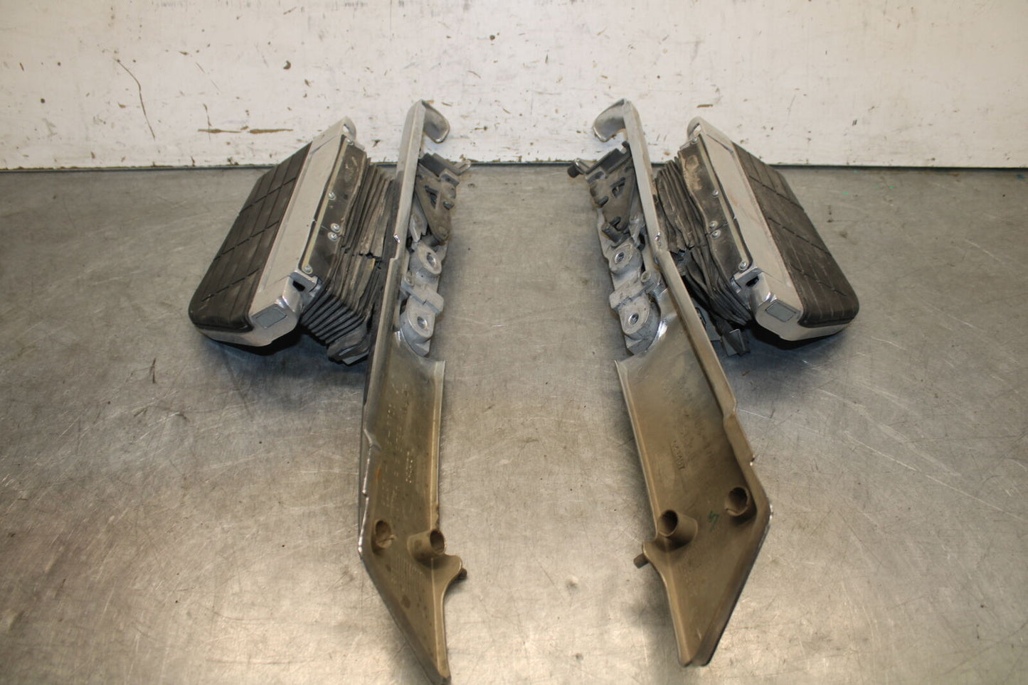 93-00 HONDA GOLDWING 1500 GL1500SE REAR PASSENGER FOOT STEP PEG BB700