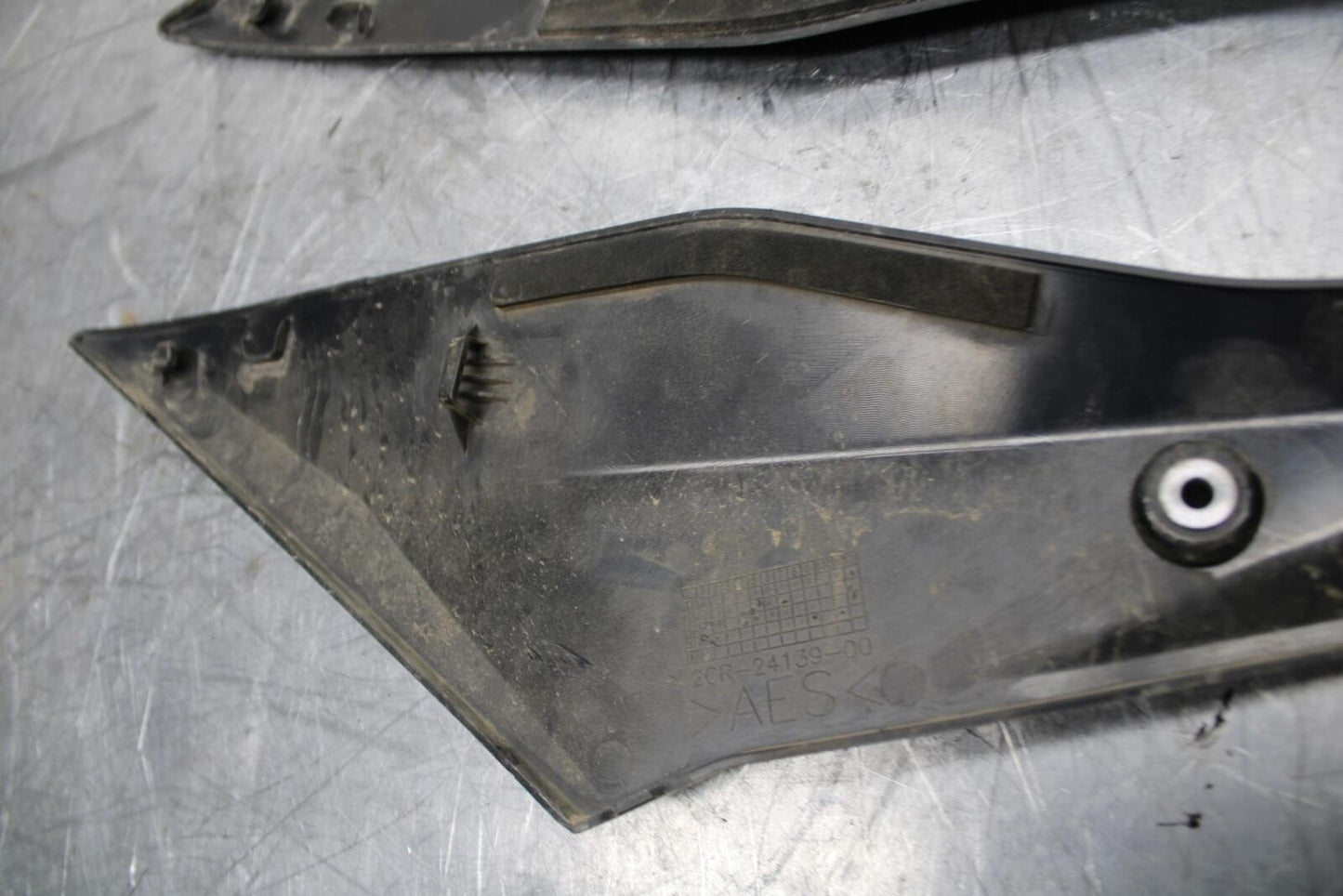 18 YAMAHA YZF R1 RIGHT LEFT GAS FUEL TANK PANELS COVERS TRIM SET COWLS BB473