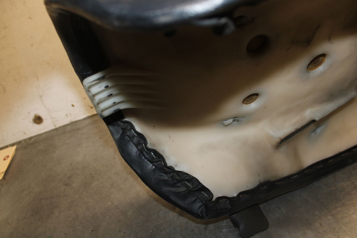 93-00 HONDA GOLDWING 1500 GL1500SE FRONT DRIVERS SEAT BB700