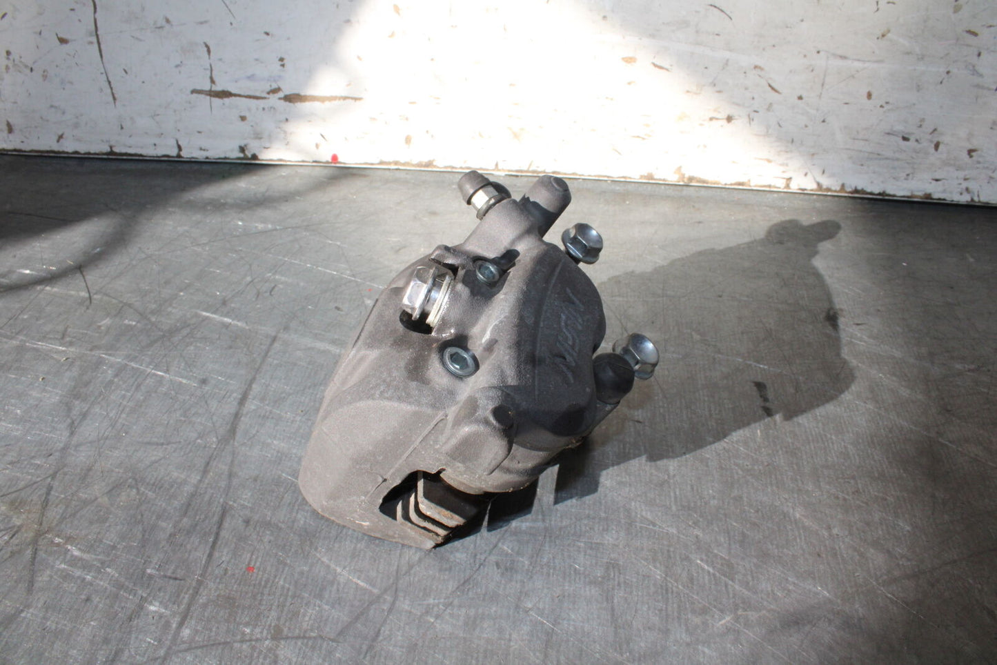 19-22 KAWASAKI Z400 RIGHT FRONT BRAKE CALIPER BB708
